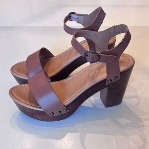 Steve Madden Tan leather strap sandals with wooden heel -never worn-